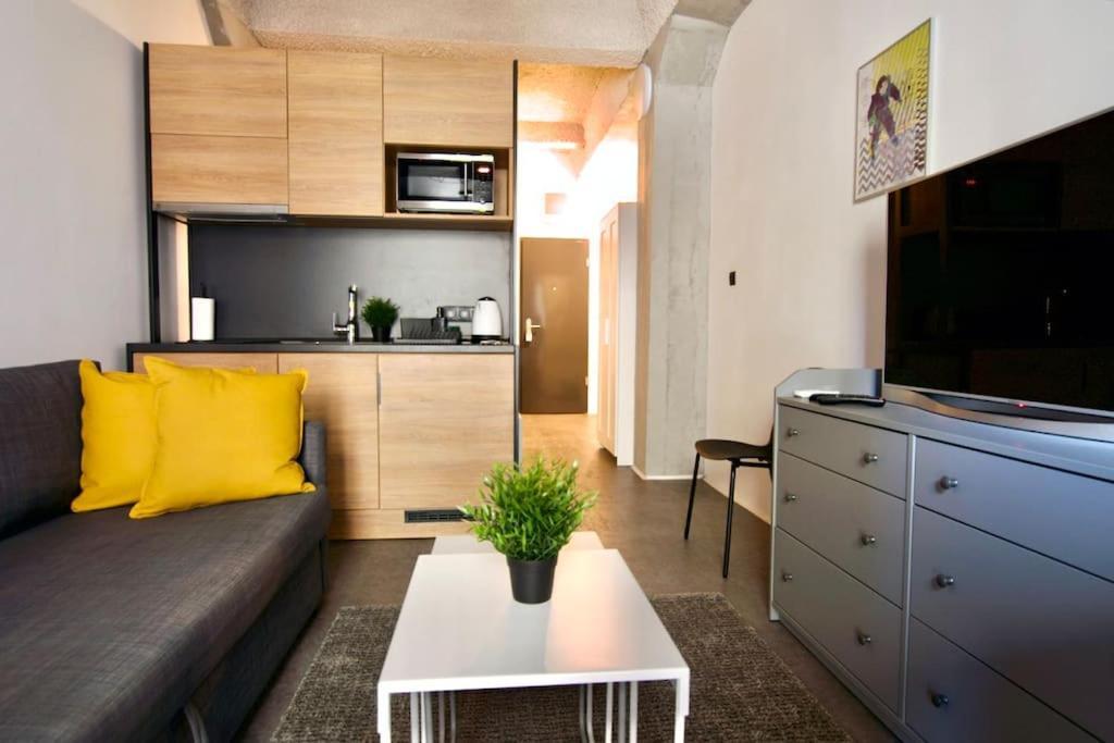 Studio Apartment By Hi5- Rottenbiller Apartment Budapest Ngoại thất bức ảnh