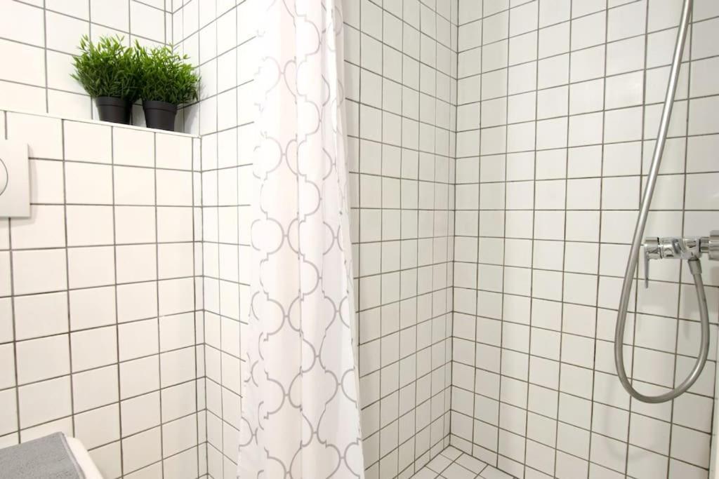 Studio Apartment By Hi5- Rottenbiller Apartment Budapest Ngoại thất bức ảnh