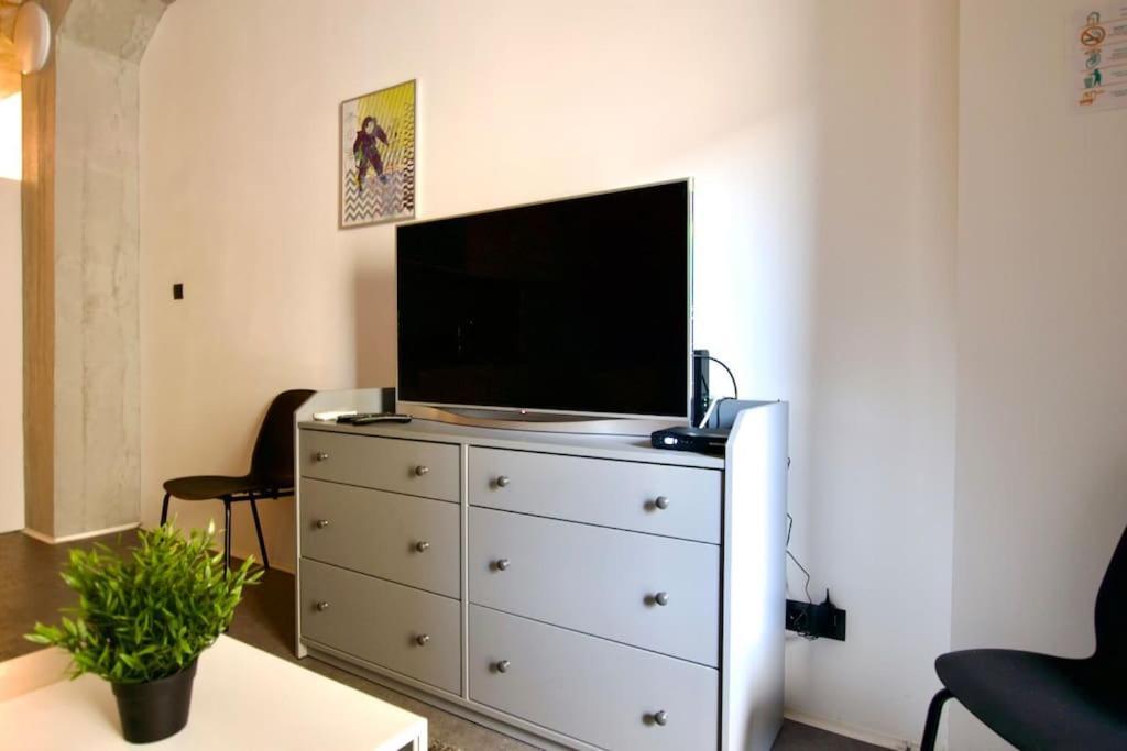Studio Apartment By Hi5- Rottenbiller Apartment Budapest Ngoại thất bức ảnh
