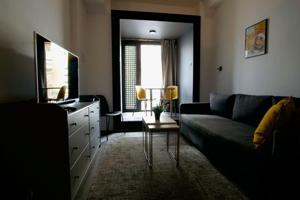 Studio Apartment By Hi5- Rottenbiller Apartment Budapest Ngoại thất bức ảnh