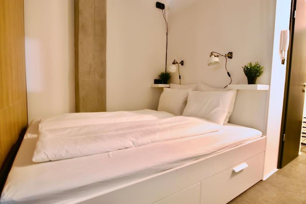 Studio Apartment By Hi5- Rottenbiller Apartment Budapest Ngoại thất bức ảnh