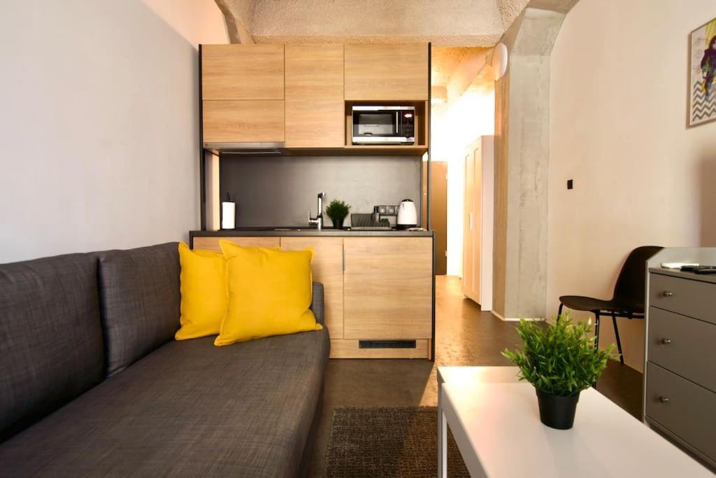 Studio Apartment By Hi5- Rottenbiller Apartment Budapest Ngoại thất bức ảnh