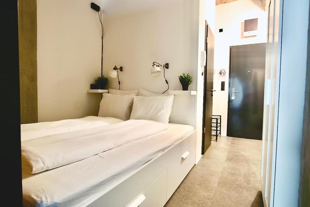 Studio Apartment By Hi5- Rottenbiller Apartment Budapest Ngoại thất bức ảnh