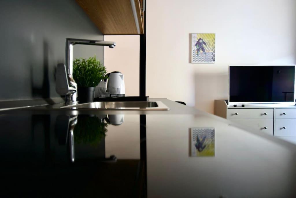 Studio Apartment By Hi5- Rottenbiller Apartment Budapest Ngoại thất bức ảnh