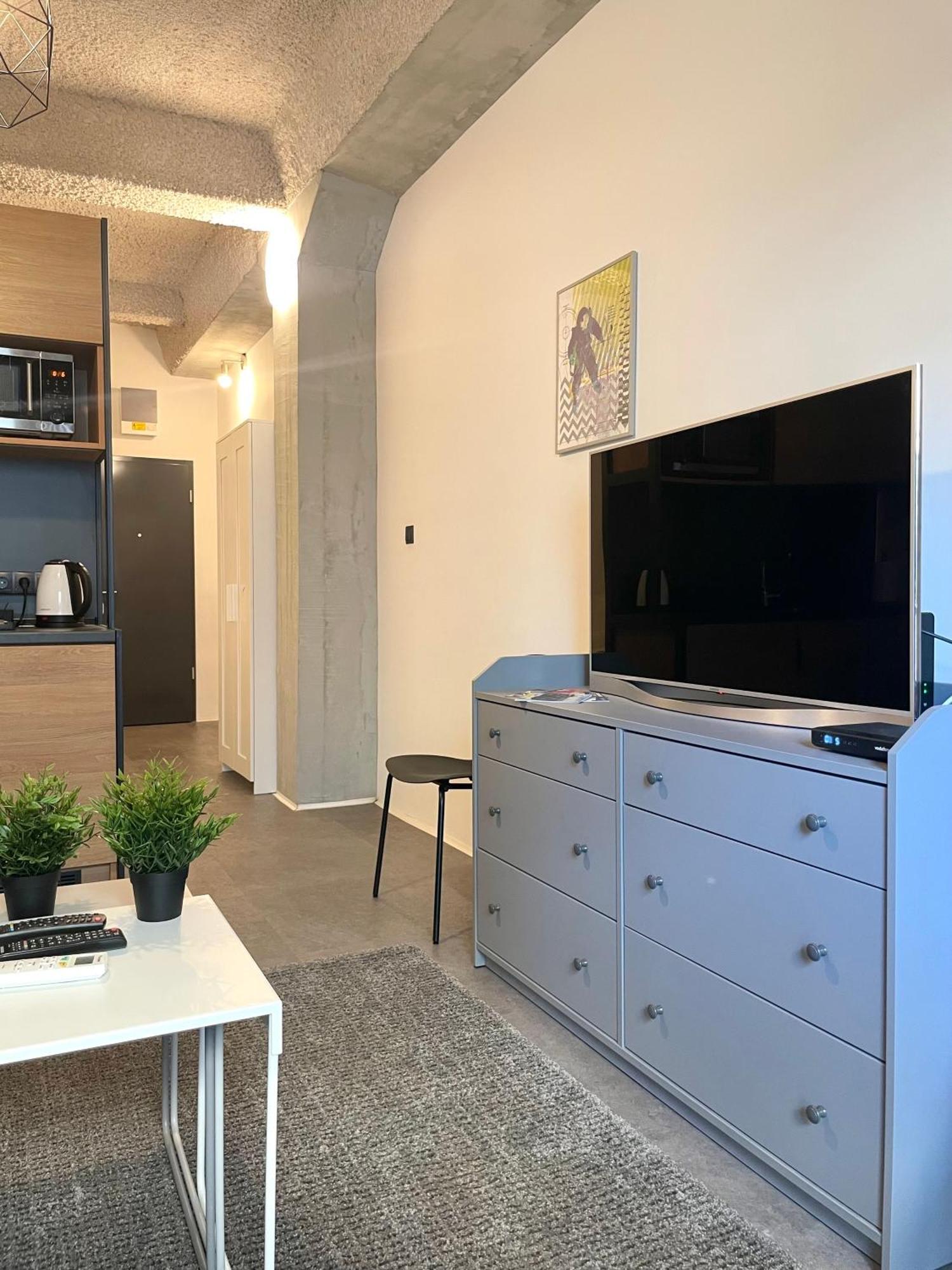 Studio Apartment By Hi5- Rottenbiller Apartment Budapest Ngoại thất bức ảnh